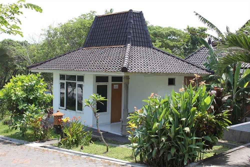 Soka Indah Restaurant & Bungalows Selemadeg  Exterior photo